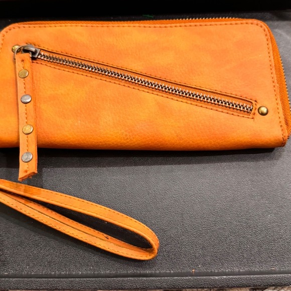 Free People Vegan Orange Faux Leather Zip Around Wristlet Wallet Clutch Studded - Picture 4 of 8